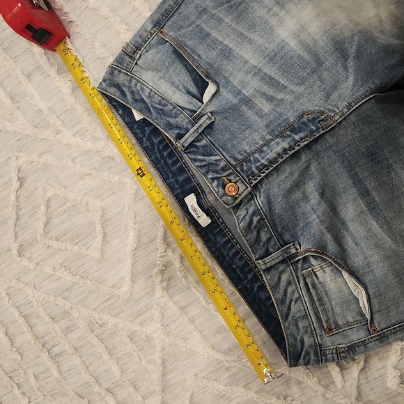 Light wash, distressed cropped Kensie jeans size 14! - Picture 7 of 9